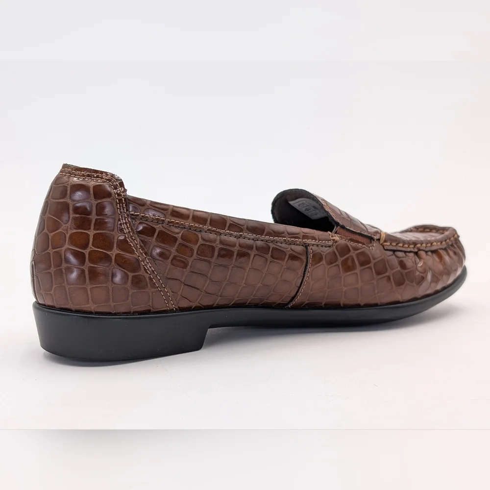 SAS Joy Women's Sz 8.5N Crocodile Pattern Cognac Brown Tripad® Technology Loafer